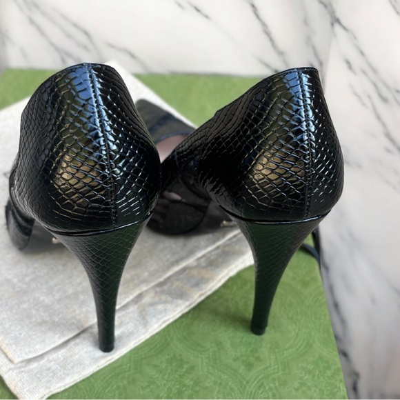 Black Gucci Python Embossed Pumps - Picture 5 of 7
